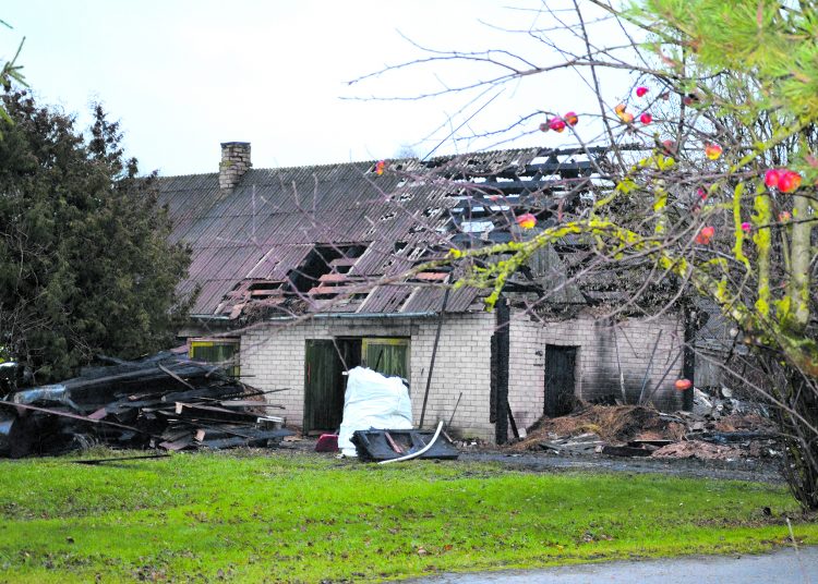 Pačeriaukštėje degė ūkinis pastatas