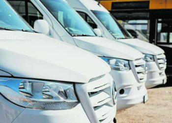 Keleiviai netilpo į autobusą