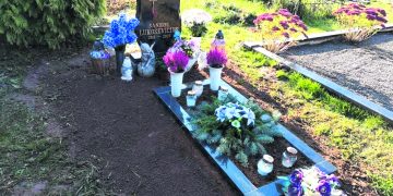 Pastatė paminklą mirusiam vaikų globos namų auklėtiniui