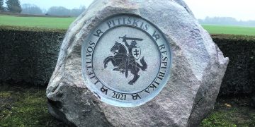 Pastatė paminklą buvusiam kaimui