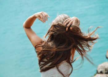 Ar tikrai vitaminai plaukams skatinantys plaukų augimą veikia? Geriausi vitaminai plaukams, pasak dermatologų
