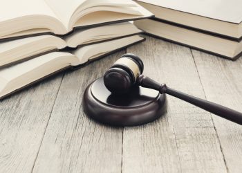 Apgavo iškart dvi moteris