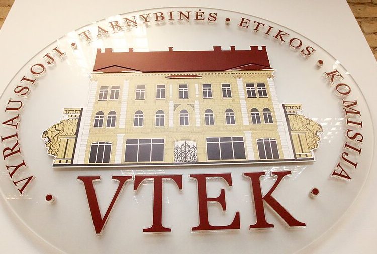 Etikos sargai vertins mero elgesį