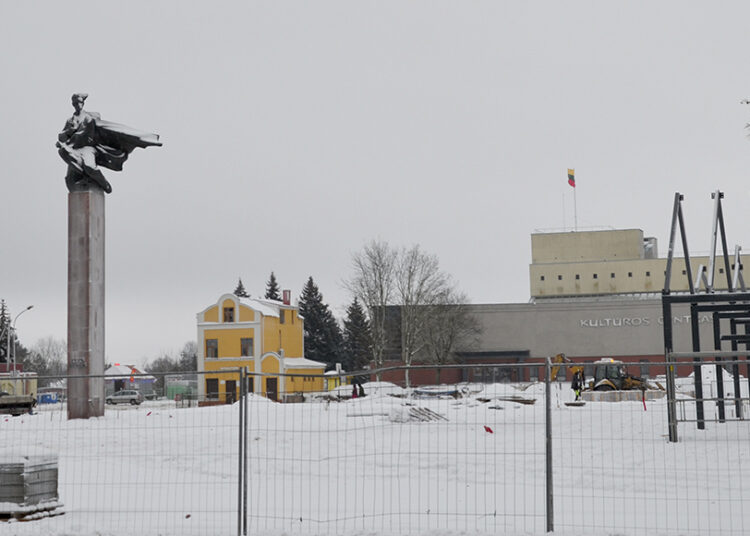 Ar statys varpinę buvusios bažnyčios vietoje?