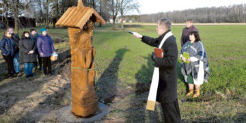 Šukioniškiai pastatė Rūpintojėlį