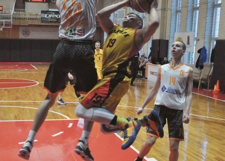 Atkrintamosios prasidėjo su intriga