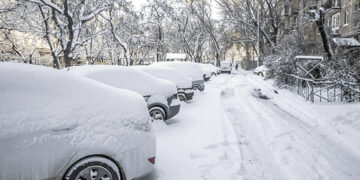Pašto automobiliai klimpo pusnyse