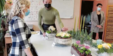 Mokyklą baigė pirmieji mokiniai