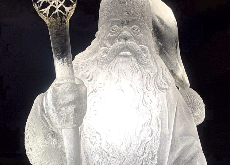 Kirkilų kalėdiniame miestelyje – ledo skulptūros