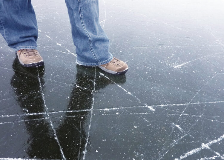 Drąsuoliai jau vaikšto ledu