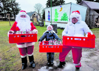 Kalėdų dvasią išvežiojo į namus