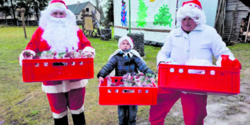 Kalėdų dvasią išvežiojo į namus