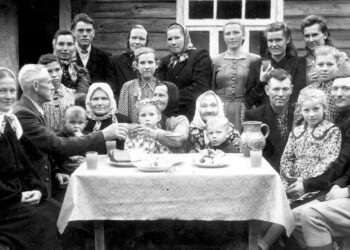 Jungiamasis senų nuotraukų bruožas – ąsotis