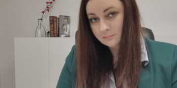 Ko iš tikrųjų siekia įmonę kritikuojantis politikas?