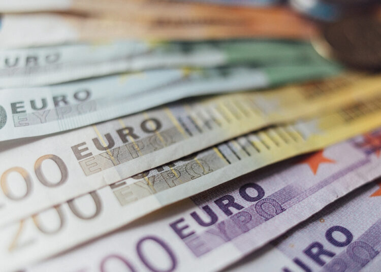 Sporto komplekso statybos reikalų tamsoje – šviesos blyksnis