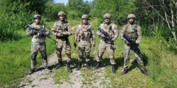 Vyrai žaidžia karą