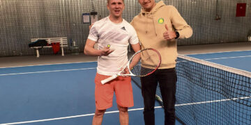 Nuo raudono kilimo – į mėlyną aikštelę