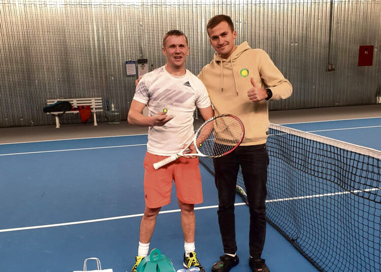 Nuo raudono kilimo – į mėlyną aikštelę