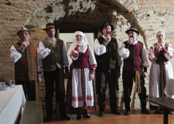 „Senjorų arbatėlės“ klubo gimtadienis – dvejetų ir dainų apsupty