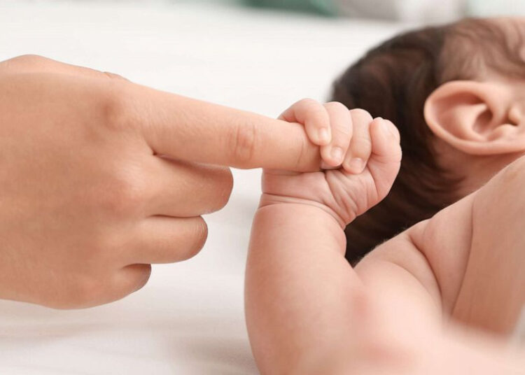 Gimimų beveik keturiskart mažiau nei mirčių