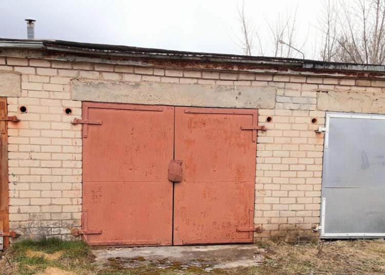 Kas atsakingas už skęstančius vabalninkiečių garažus?