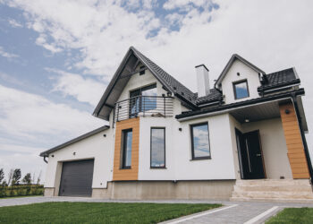 Butų kainos žymiai išaugo, namų – šiek tiek sumažėjo