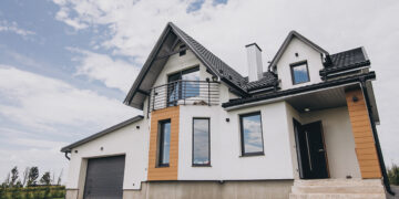 Butų kainos žymiai išaugo, namų – šiek tiek sumažėjo