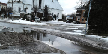 Mieste vaikšto su guminiais botais