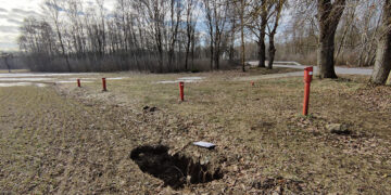 Atsivėrė smegduobės