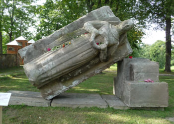 Neregėtas įžūlumas miesto centre: aistras tenkino prie Birutės paminklo