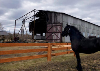 Sudegė jodinėjimo maniežas