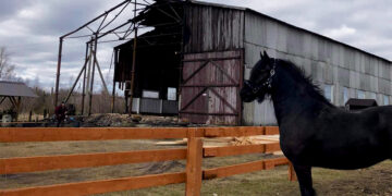 Sudegė jodinėjimo maniežas