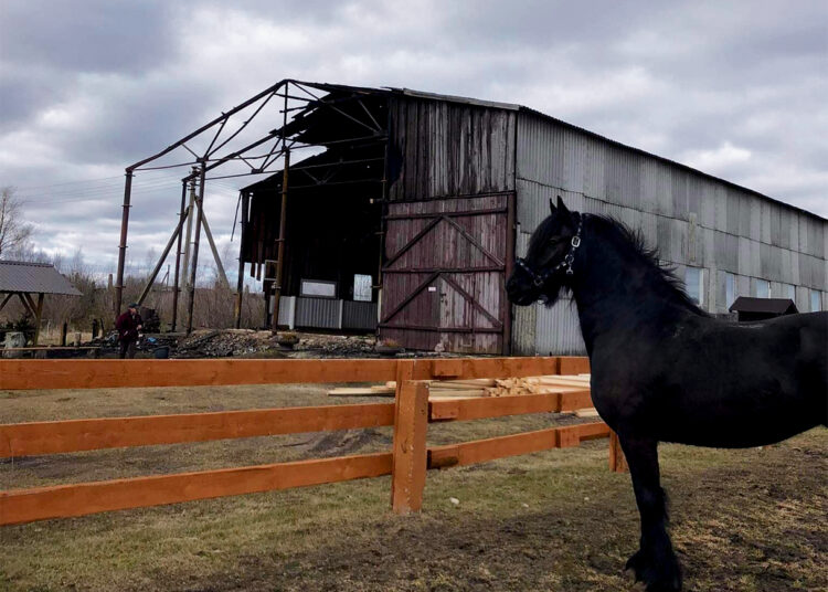 Sudegė jodinėjimo maniežas