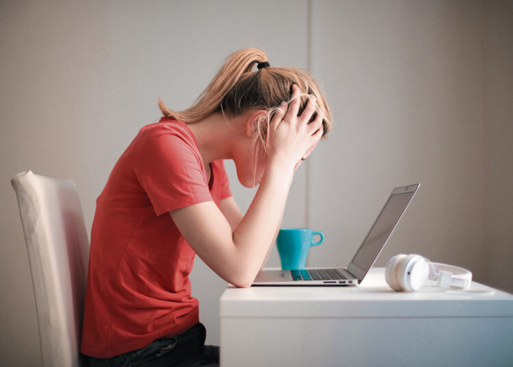 Sunkios emocijos įtemptu laikotarpiu: kodėl negalima jų ignoruoti?