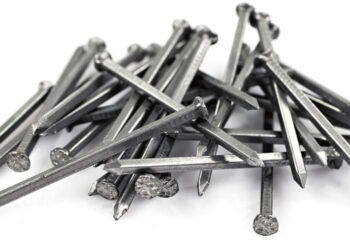 Karo Ukrainoje fone – apie vinis ir traktorius