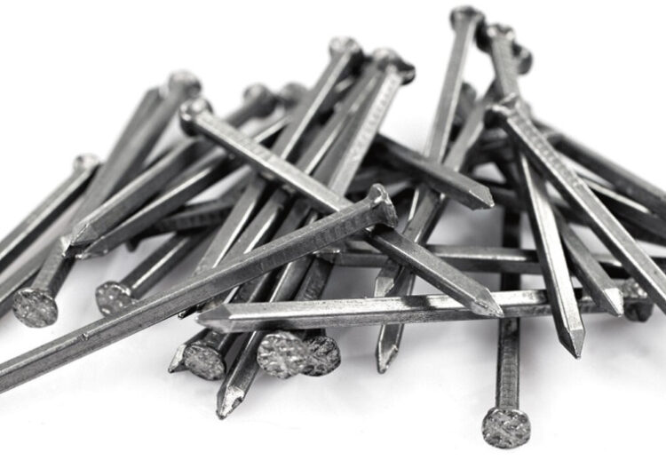 Karo Ukrainoje fone – apie vinis ir traktorius