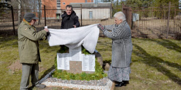 „Kiekviena tarmė yra kalba. Kiekviena kalba yra tarmė“
