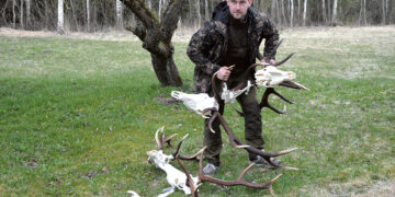 Medžiotojai pristatė trofėjus apžiūrai