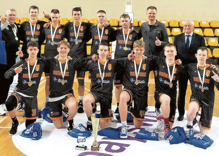 Jaunųjų Biržų krepšininkų triumfas: tritaškių liūtis, tėvelių ašaros ir ilgai lauktas sugrįžimas