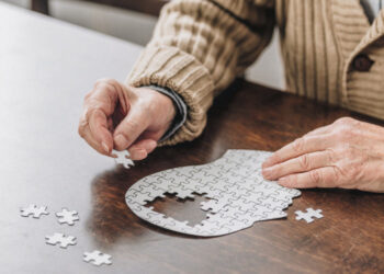 Po COVID-19 daugeliui susilpnėja atmintis: kaip ją pagerinti?