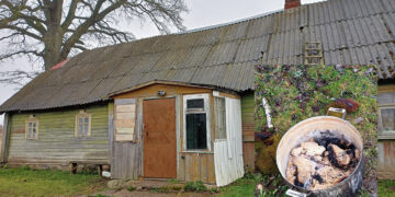 Užkaitė puodą su… pjuvenomis