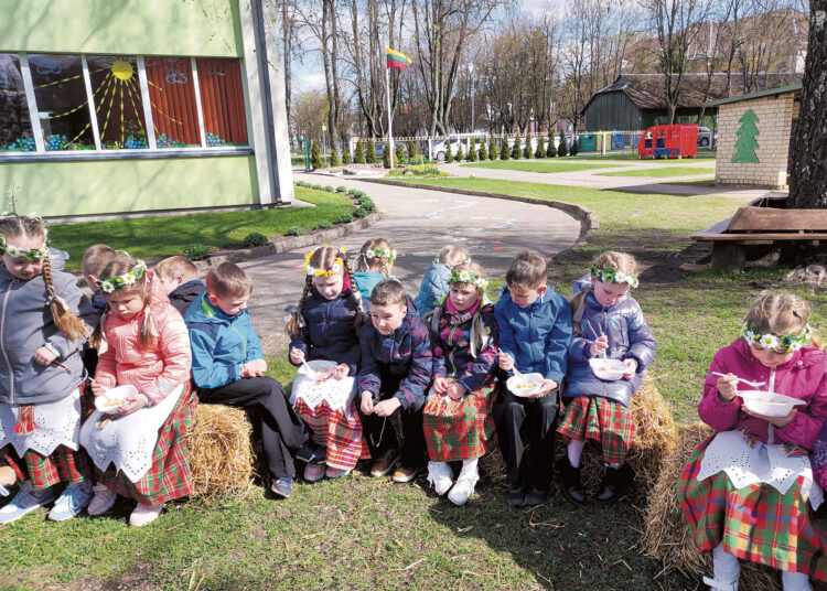 Sėjau rūtų, sėjau mėtų…