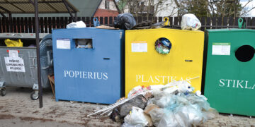 Kodėl pilnų konteinerių neskubama išvežti, arba sudėtinga atliekų surinkimo mašinerija