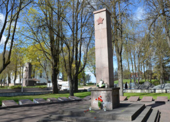 Prie sovietinių paminklų Biržuose – ramybė