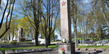 Prie sovietinių paminklų Biržuose – ramybė