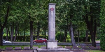 Mieste keleivius veš nemokamai, obeliskų kapinėse negriaus