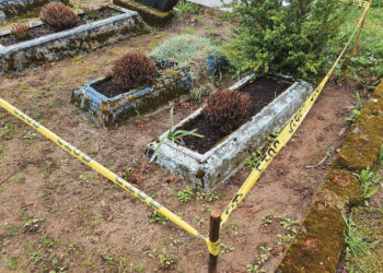 Pabiržės kapinėse atsivėrė smegduobė