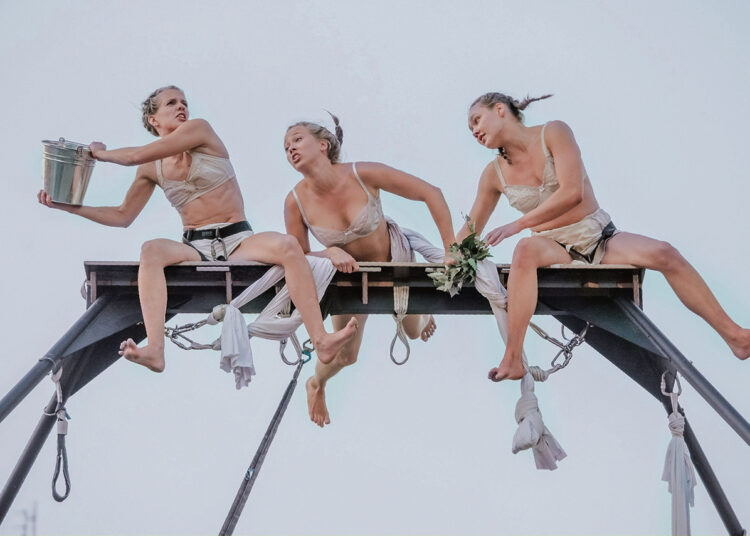 Šiuolaikinio cirko spektaklis „Trys seserys“