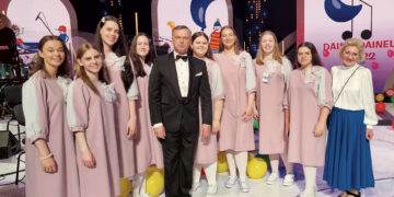 Biržų Vlado Jakubėno muzikos mokyklos vyresniųjų klasių mergaičių ansamblis 25-osios „Dainų dainelės“ laureatų koncerte