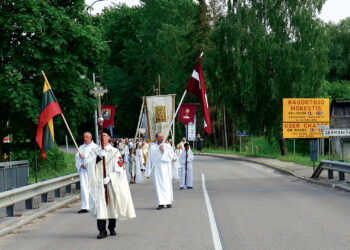 Devintinių iškilmė kvietė dviejų tautų bendrystei